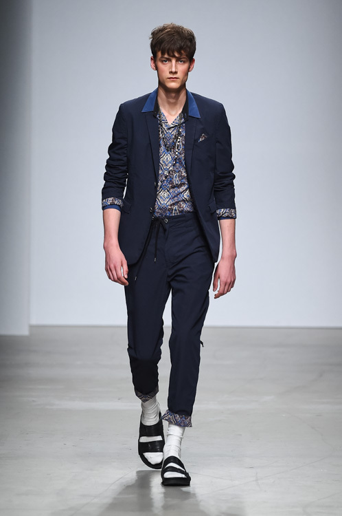ミハラ ヤスヒロ 2015年春夏<span>コレクション</span> - 写真2