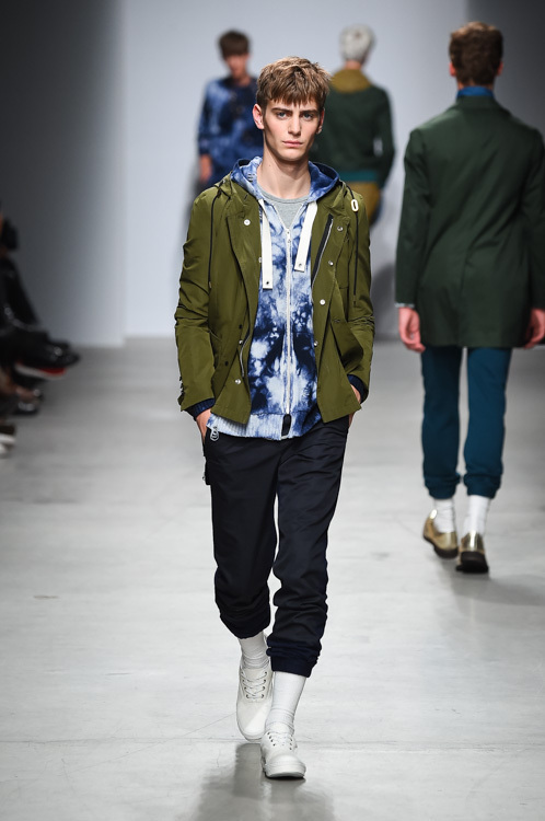 ミハラ ヤスヒロ 2015年春夏<span>コレクション</span> - 写真13