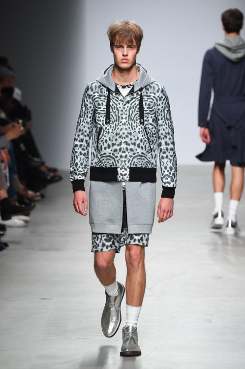 ミハラ ヤスヒロ 2015年春夏<span>コレクション</span> - 写真17