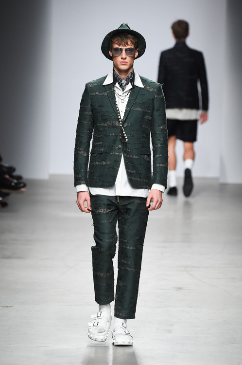 ミハラ ヤスヒロ 2015年春夏<span>コレクション</span> - 写真34