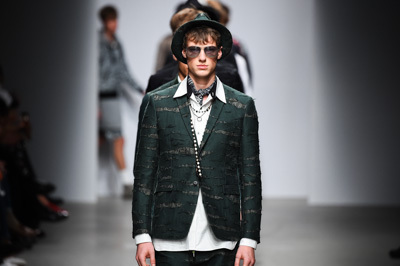 ミハラヤスヒロ 2015年春夏メンズコレクション - 断片的なイメージを繋ぐ