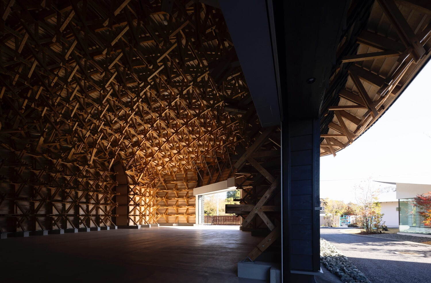 《エバーフィールド木材加工場》
建築設計:小川次郎/アトリエ・シムサ+kaa
構造設計:山田憲明構造設計事務所 写真:藤塚光政