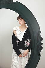 スナイデル ホーム×フェイラーのルームウェア、花柄のパイル生地ワンピやニットカーディガン｜写真6