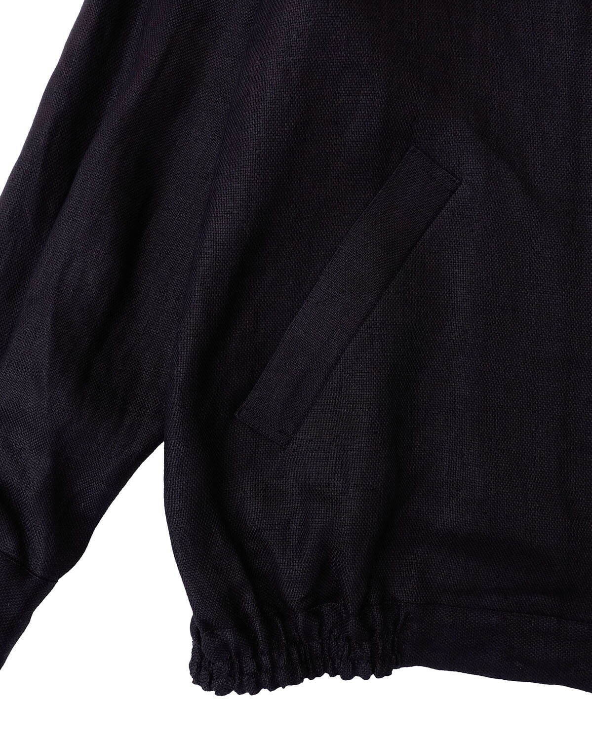 フジの1LDK限定“濃紺”ブルゾン、凹凸のある上質リネン採用のオールシーズンアウター｜写真3