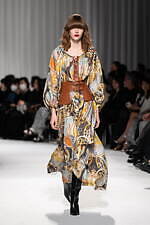 タエ アシダ 2024-25年秋冬コレクション - 軽やかに旅立つ｜写真3