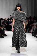 タエ アシダ 2024-25年秋冬コレクション - 軽やかに旅立つ｜写真10