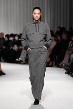 タエ アシダ 2024-25年秋冬コレクション - 軽やかに旅立つ｜写真19