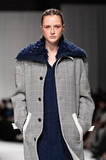 タエ アシダ 2024-25年秋冬コレクション - 軽やかに旅立つ｜写真30