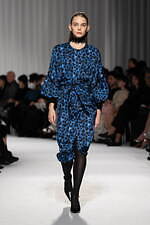 タエ アシダ 2024-25年秋冬コレクション - 軽やかに旅立つ｜写真55