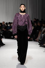 タエ アシダ 2024-25年秋冬コレクション - 軽やかに旅立つ｜写真56