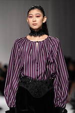 タエ アシダ 2024-25年秋冬コレクション - 軽やかに旅立つ｜写真57