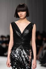 タエ アシダ 2024-25年秋冬コレクション - 軽やかに旅立つ｜写真62