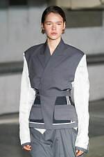 アキコアオキ 2024-25年秋冬コレクション - “途中経過”の美しさを纏う｜写真4