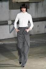 アキコアオキ 2024-25年秋冬コレクション - “途中経過”の美しさを纏う｜写真11