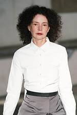 アキコアオキ 2024-25年秋冬コレクション - “途中経過”の美しさを纏う｜写真18