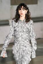 アキコアオキ 2024-25年秋冬コレクション - “途中経過”の美しさを纏う｜写真28