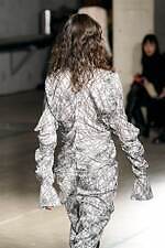 アキコアオキ 2024-25年秋冬コレクション - “途中経過”の美しさを纏う｜写真29