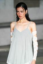 アキコアオキ 2024-25年秋冬コレクション - “途中経過”の美しさを纏う｜写真40