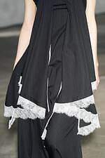 アキコアオキ 2024-25年秋冬コレクション - “途中経過”の美しさを纏う｜写真43