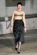 アキコアオキ 2024-25年秋冬コレクション - “途中経過”の美しさを纏う｜写真55