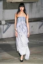 アキコアオキ 2024-25年秋冬コレクション - “途中経過”の美しさを纏う｜写真57