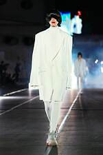 ミキオサカベ 2024-25年秋冬コレクション - 装飾的なファッションで紡ぐ物語｜写真2