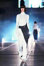 ミキオサカベ 2024-25年秋冬コレクション - 装飾的なファッションで紡ぐ物語｜写真5