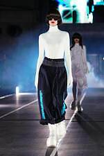 ミキオサカベ 2024-25年秋冬コレクション - 装飾的なファッションで紡ぐ物語｜写真1