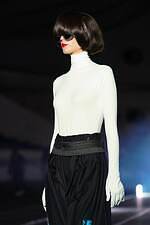 ミキオサカベ 2024-25年秋冬コレクション - 装飾的なファッションで紡ぐ物語｜写真6