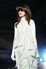 ミキオサカベ 2024-25年秋冬コレクション - 装飾的なファッションで紡ぐ物語｜写真8