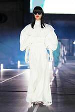 ミキオサカベ 2024-25年秋冬コレクション - 装飾的なファッションで紡ぐ物語｜写真9