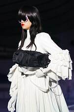 ミキオサカベ 2024-25年秋冬コレクション - 装飾的なファッションで紡ぐ物語｜写真18