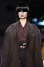 ミキオサカベ 2024-25年秋冬コレクション - 装飾的なファッションで紡ぐ物語｜写真26