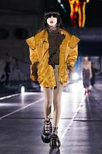 ミキオサカベ 2024-25年秋冬コレクション - 装飾的なファッションで紡ぐ物語｜写真27