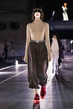 ミキオサカベ 2024-25年秋冬コレクション - 装飾的なファッションで紡ぐ物語｜写真29