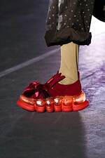 ミキオサカベ 2024-25年秋冬コレクション - 装飾的なファッションで紡ぐ物語｜写真30