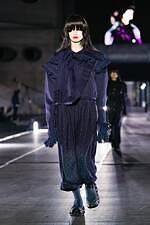 ミキオサカベ 2024-25年秋冬コレクション - 装飾的なファッションで紡ぐ物語｜写真45