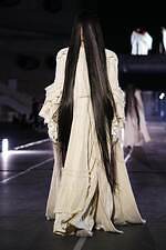 ミキオサカベ 2024-25年秋冬コレクション - 装飾的なファッションで紡ぐ物語｜写真58