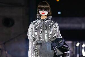 ミキオサカベ 2024-25年秋冬コレクション - 装飾的なファッションで紡ぐ物語