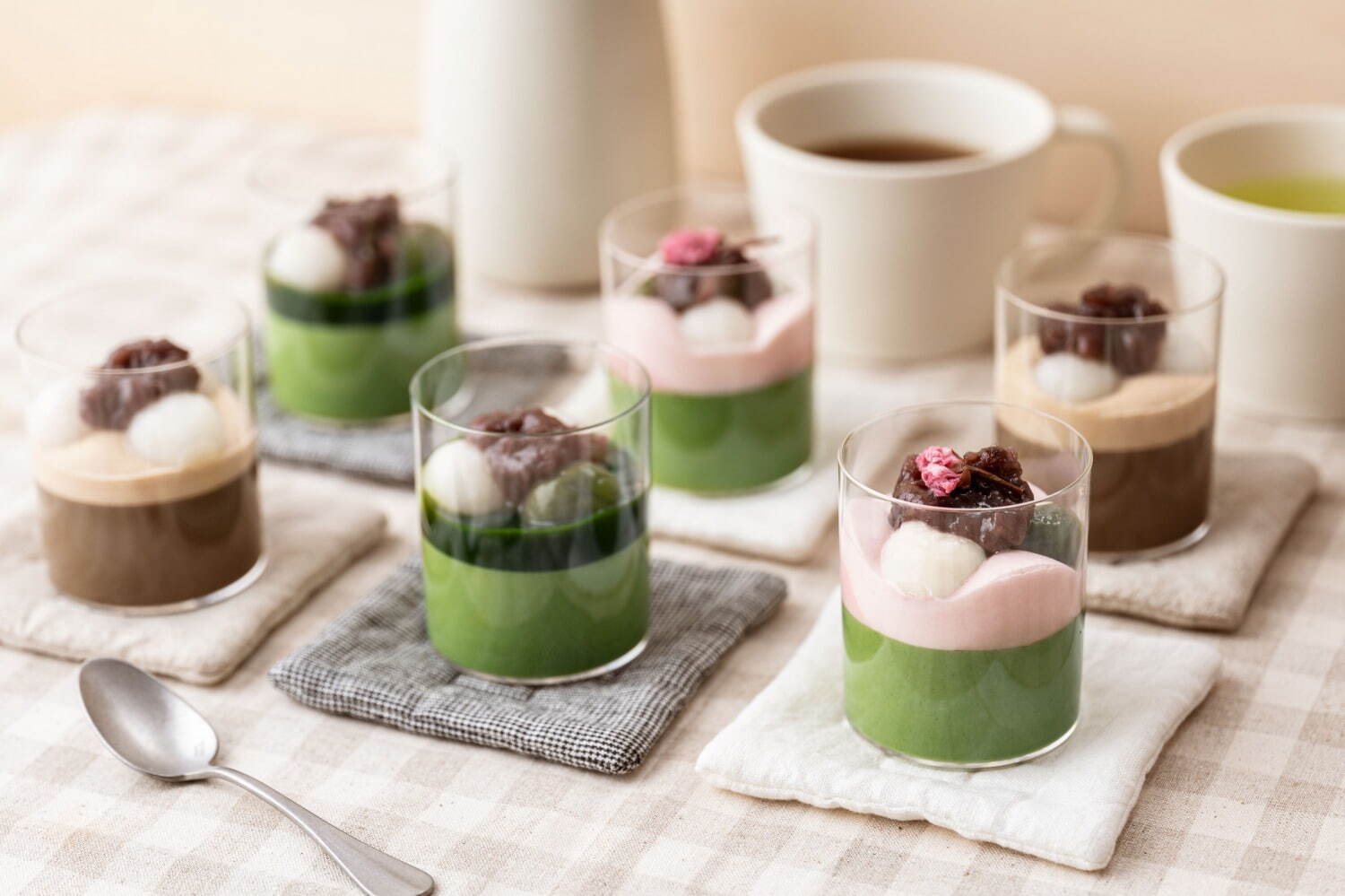 茶寮都路里の和スイーツ「白玉むうす」なめらか口どけの濃厚抹茶＆ほうじ茶ムースなど、京都伊勢丹店で｜写真1