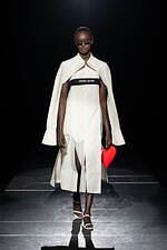 ミスターイット 2024-25年秋冬コレクション、日常の中で装うオートクチュール｜写真3