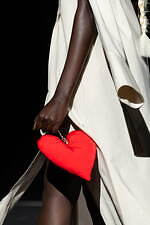 ミスターイット 2024-25年秋冬コレクション、日常の中で装うオートクチュール｜写真4