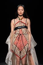 ミスターイット 2024-25年秋冬コレクション、日常の中で装うオートクチュール｜写真10