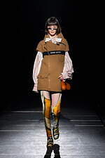 ミスターイット 2024-25年秋冬コレクション、日常の中で装うオートクチュール｜写真11