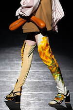 ミスターイット 2024-25年秋冬コレクション、日常の中で装うオートクチュール｜写真13