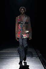 ミスターイット 2024-25年秋冬コレクション、日常の中で装うオートクチュール｜写真15