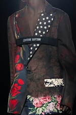 ミスターイット 2024-25年秋冬コレクション、日常の中で装うオートクチュール｜写真16