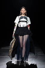 ミスターイット 2024-25年秋冬コレクション、日常の中で装うオートクチュール｜写真19