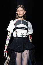 ミスターイット 2024-25年秋冬コレクション、日常の中で装うオートクチュール｜写真20