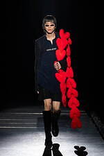 ミスターイット 2024-25年秋冬コレクション、日常の中で装うオートクチュール｜写真21